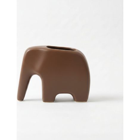 Maceta decorativa marrón con forma de elefante para suculentas. (1/3)