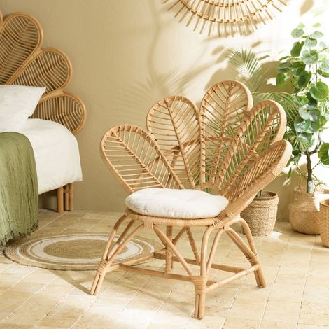 KALLY - Fauteuil en rotin couleur brun miel coussin d'assise blanc (1/5)