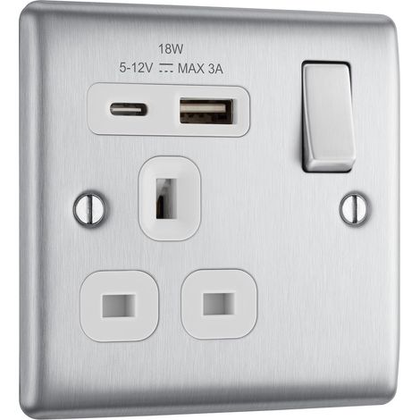 Electrical NBS21UAC18W Prise murale à interrupteur unique avec ports de charge USB de type A et USB de type C, charge rapide, bords arrondis, Nexus métal, acier brossé, inserts blancs, 13 A, 18 W (1/5)
