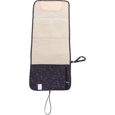 Matelas à langer portable en nylon confortable, multifonctionnel et imperméable pour bébé, idéal pour les voyages et la maison. Taches noires. (1/5)