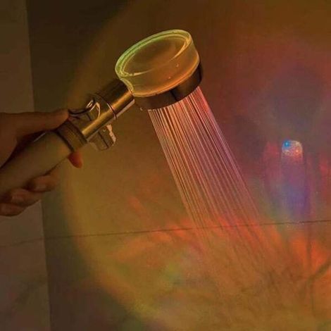 Wassersparender Duschkopf mit Temperaturregelung und farbiger LED-Beleuchtung.