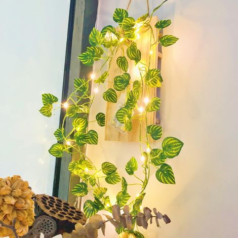 Une guirlande lumineuse féerique en forme de feuille de pastèque, de 5 mètres de long, avec 50 perles LED blanc chaud.