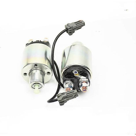 Un interruptor solenoide para el motor de arranque del motor Nissan y el alternador del automóvil. (1/4)