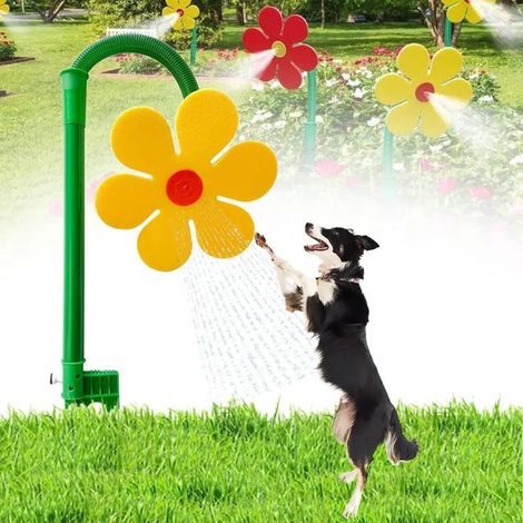 Daisy-shaped garden sprinkler with a 360° rotating nozzle suitable for watering lawns, gardens and outdoor spaces. (1/5)