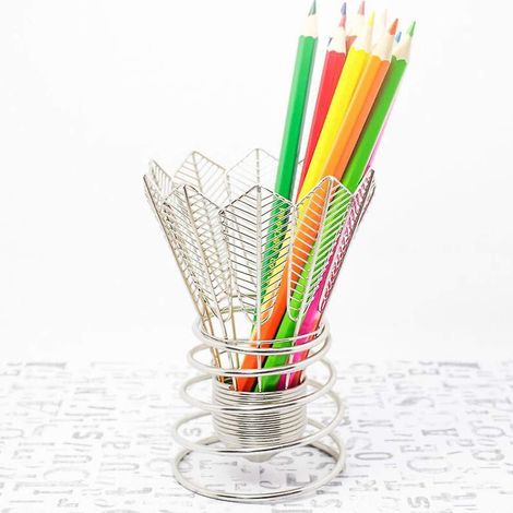 1 porte-crayons en métal, style badminton. (1/5)
