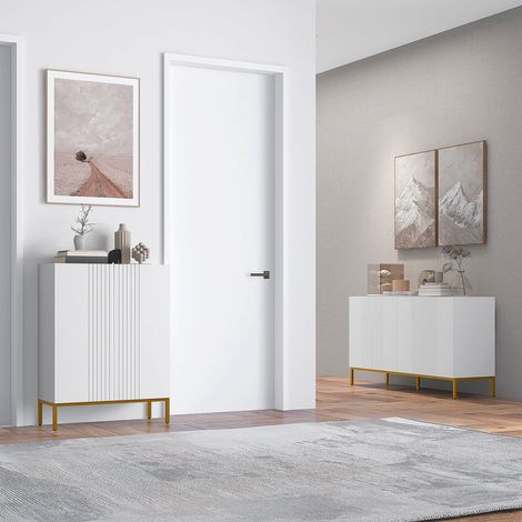Credenza dal design grafico contemporaneo con 2 ante, ripiani regolabili, in legno bianco e finitura in metallo dorato.