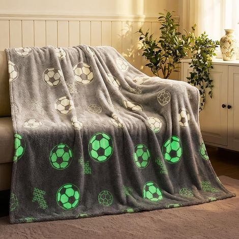 Plaid Enfant Garçon Qui Brille dans Le Noir Couverture Polaire Enfant 130×150cm à Motif Football, Douce et Lumineuse Plaid Rigolo pour Lit, Canapé ou Cadeau d’Anniversaire (1/5)