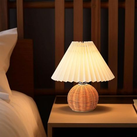 Lampe de table en forme de jupe plissée, lampe de chevet moderne, abat-jour beige, base en métal tressé de rotin. (1/5)