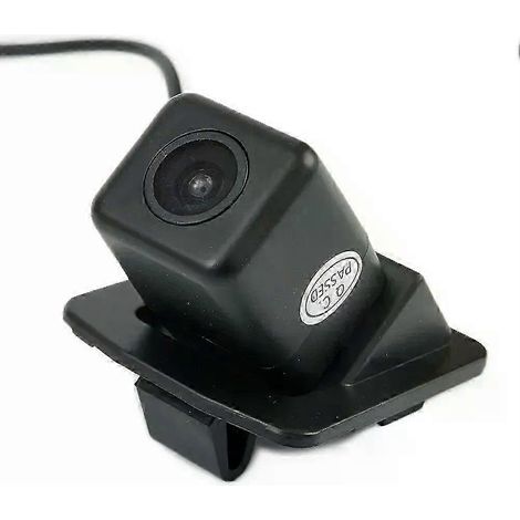 La caméra de recul, compatible avec les W204, W212 et W221, dispose d'un suivi intelligent de la trajectoire de recul. (1/5)