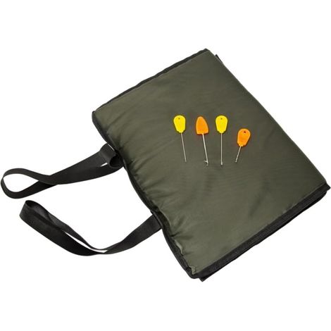 Esterilla plegable para la pesca de carpas con agujas para cebo, diseño portátil con banda elástica y asa para pescadores profesionales. (1/5)