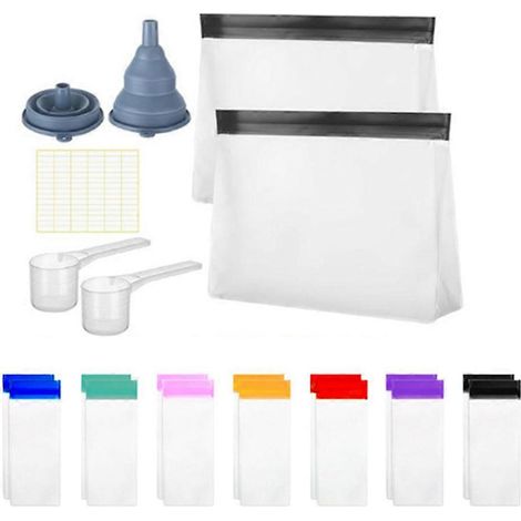 Set aus wiederverwendbaren Einzelportionsbeuteln für Proteinpulver, Reisebehältern, mit Trichtern, Löffeln und Etiketten. (1/5)