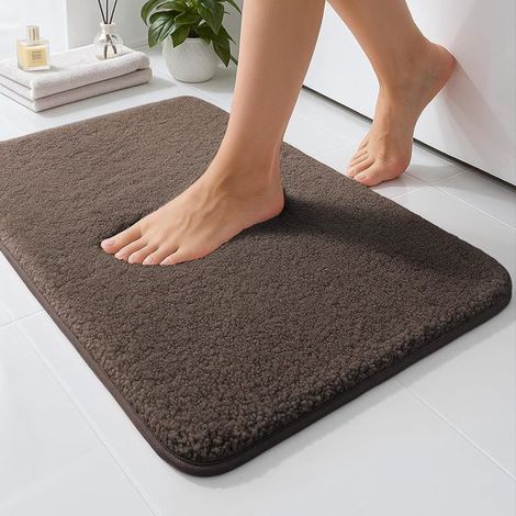 40 x 60 cm große Badematte aus 2 cm hohem, flauschigem Mikrofaser-Hochflor, rutschfest, super saugfähig, maschinenwaschbar, für Badewannenböden, braun (1/5)