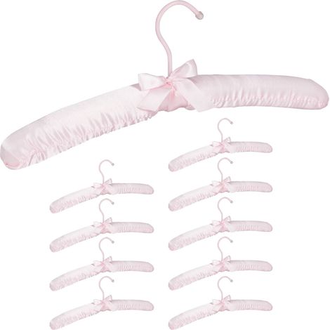 Percha de ropa en saten