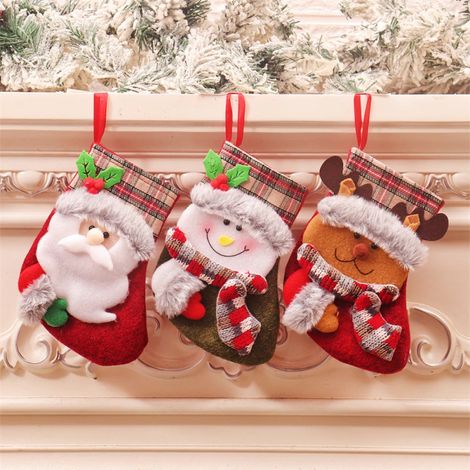 Lot de 3 bas de Noël - Motifs Père Noël, bonhomme de neige et cerf, décorations en peluche à suspendre à la cheminée, au sapin et pour les fêtes de famille (1/5)