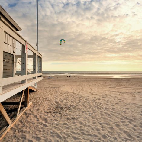 Tableau sur verre cabanon de plage 30x30 cm - Impression sur Verre - Image HD  imprimée sur Verre - Tableau mural décoratif en verre - Finition Brillante - Fabriqué en France (1/5)