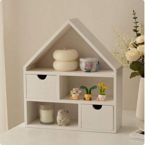 Wandmontierte Aufbewahrungsbox aus Holz in Form eines Hauses, ideal zur Präsentation von Figuren, Puppen und kleinen Uhren. (1/5)