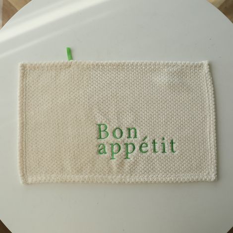 Serviette de visage douce en coton absorbant, broderie de lettre verte, rectangle, lavable, idéale pour les mains et le visage.