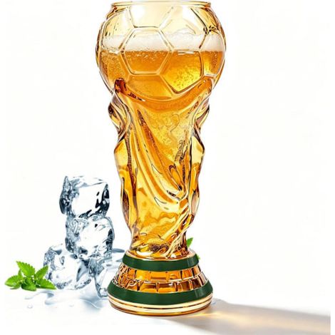 Transparenter 500-ml-Bierkrug in Form des WM-Pokals. Geeignet für Bier, Cocktails und Softdrinks. Ideal für einen Fußballabend. (1/5)