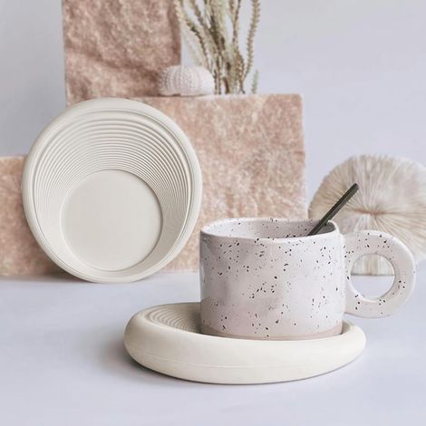 Dos posavasos redondos antideslizantes y reutilizables de silicona para escritorio, ideales para mesas de comedor, oficinas y camping (color blanco grisáceo). (1/4)