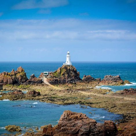 Tableau sur toile phare de Jersey face à la mer 65x65 cm - Impression sur Toile Murale Décorative - Image imprimée en HD sur Toile - Toile sur Châssis en Bois FSC - Fabriqué en France (1/4)