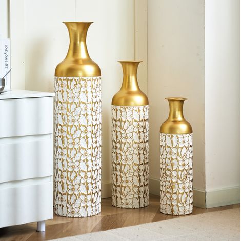 Juego de 3 jarrones de suelo (24.9x24.03x91.98 cm), diseño floral, metal, dorado y blanco (1/5)
