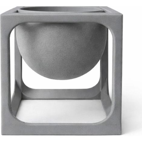 Vaso di fiori geometrico, ciotola grigia in una cornice, loft scandinavo moderno