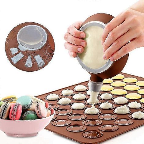 Tapis de cuisson pour macarons avec 48 coques de macarons meringuées, moule en silicone, 1 poche à douille et 4 douilles de formes différentes. (1/5)