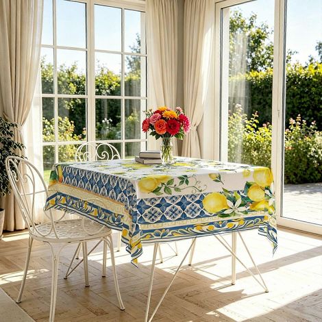 Nappe rectangulaire à bordure bleue et motif floral citronné, style champêtre, idéale pour la cuisine. (1/4)