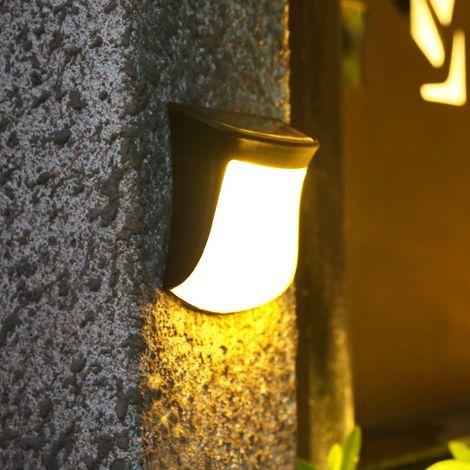 Lampes solaires d'extérieur pour jardin, clôture et décoration de maison - Étanche - Lumière chaude-AquaForge (1/5)