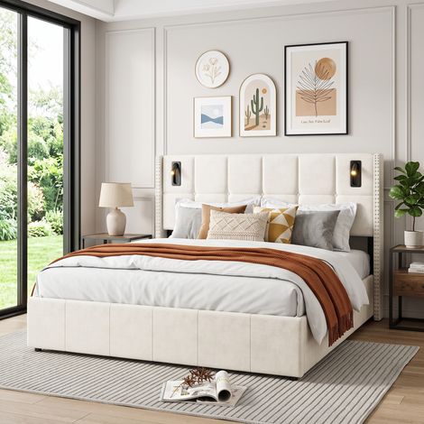 Superaly Lit Coffre pour Adultes 160x200 cm, Rangement Barométrique, Tête de Lit avec Lampe de Lecture, Garniture de Clous en Acier sur les côtés de la Tête de Lit, Sommier à Lattes, Velours, Beige (1/5)