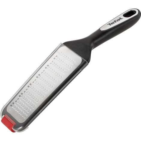 - Rallador manual - Acero inoxidable - Cuchilla de doble filo con base antideslizante - Para verduras y quesos - Negro y rojo - 5,3 cm (1/5)