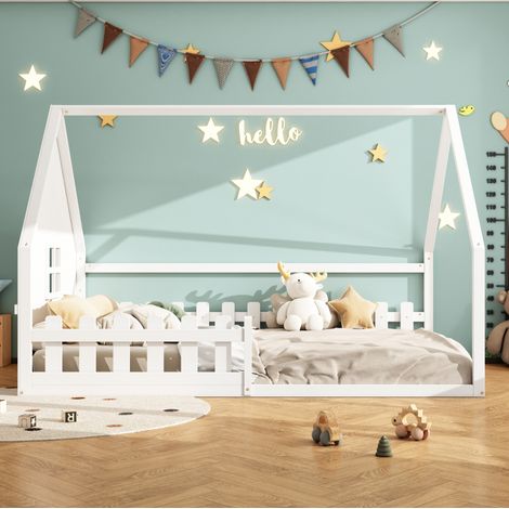 Cama infantil de madera de pino blanca 140x200 cm con diseño de casita y barandilla
