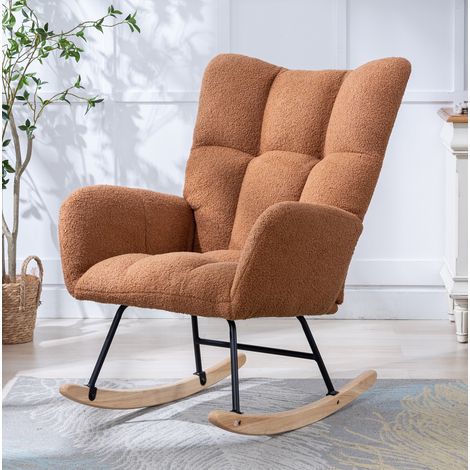Sillón mecedora de tela teddy marrón con bolsillo y base de madera HAVRYA (1/5)