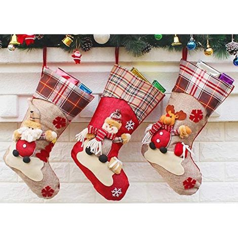 Ensemble de 3 bas de Noël de 48 cm à suspendre à la cheminée ou au sapin - Sac cadeau à bonbons à carreaux Buffalo, Père Noël, bonhomme de neige et renne (1/5)