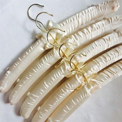 Lot de 10 cintres blancs antidérapants en mousse pour vêtements de femme. (1/5)