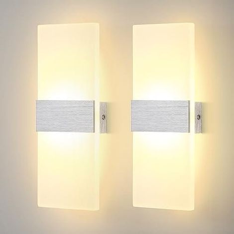Set aus zwei 6W Acryl-LED-Wandleuchten, die sowohl nach oben als auch nach unten leuchten und sich für Innenräume wie Flure und Schlafzimmer eignen. Sie erzeugen ein warmweißes Licht.