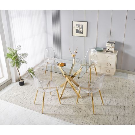 Set da pranzo composto da 5 pezzi: 1 tavolo + 4 sedie in velluto con schienale alto ergonomico e gambe in metallo dorato.