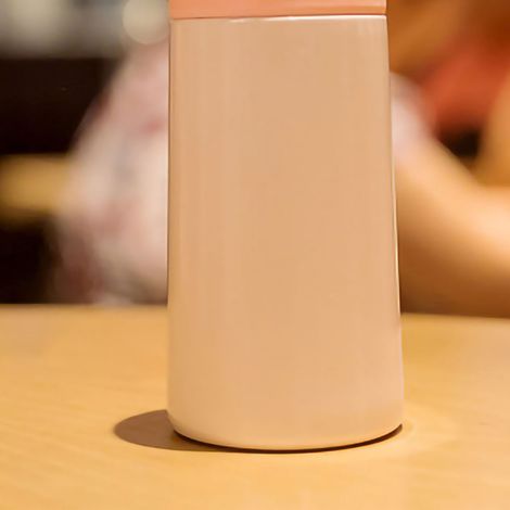 Ultra-Mini-Isolierflasche (150 ml) in Pink, kleiner tragbarer Becher mit Filter, niedliches Design für Frauen, kompakter Taschenbecher (1/5)