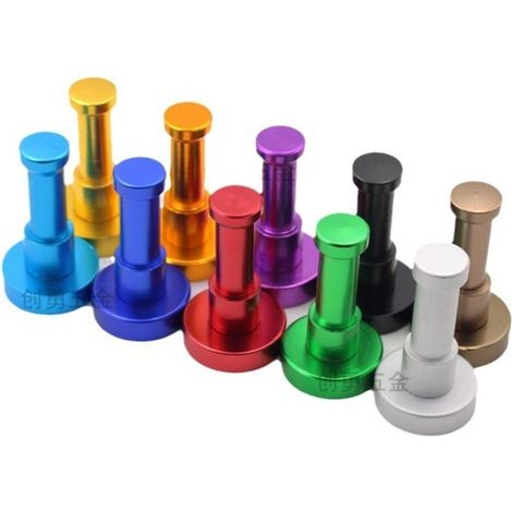 Set mit 10 farbenfrohen Weltraum-Kleiderhaken aus Aluminium