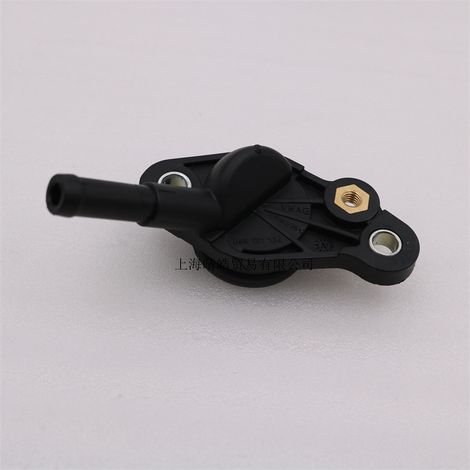 06K121132 is suitable for Audi A4, A6L, Q5, and Volkswagen Magotan 3rd generation EA888 cylinder head rear three-way water pipe connector. (1/4)