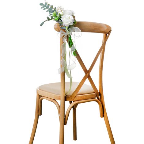 Décoration de chaises pour le cortège nuptial avec des fleurs artificielles et des rubans blancs pour la cérémonie/célébration (1/5)