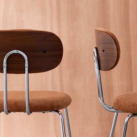 2 chaises décor bois courbé teinté noyer et tissu déperlant terracotta. pieds métal chromé - L 45 x P 55 x H 80cm - Erin