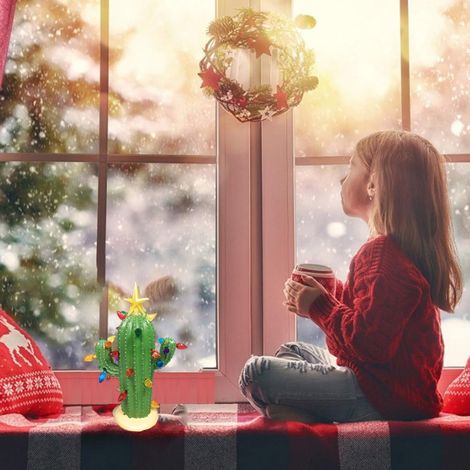 Cactus de Noël en résine avec lumières - Décoration de table vintage et nostalgique (1/5)