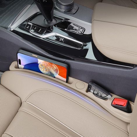 Set mit 2 Kunstleder-Lückenabdeckungen für Autositze. Füllt die Lücke zwischen Sitz und Mittelkonsole. Verhindert das Herausfallen von Gegenständen. Beige.