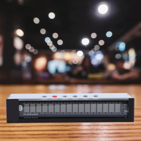 Retro-VFD-Anzeige von Audiospektrum, Schallpegel, leerem Bildschirm, rhythmischer Beleuchtung (1/5)