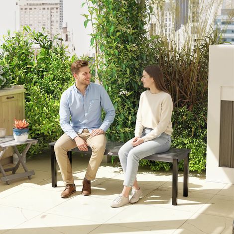 Banc de jardin banc d'extérieur avec assise à lattes effet bois et cadre en acier pour patio gris parc 2 places design moderne