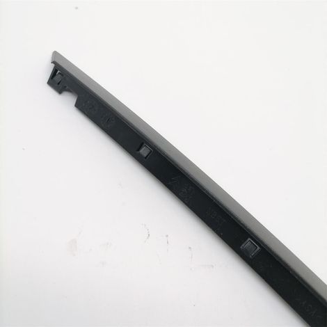 Reference 96765699XT is suitable for the door trim strips of Citroën C4L and C4 Sega cars, for triangular glass sealing strips, rubber seals, installed on the edge of the triangular glass, watertight (1/4)