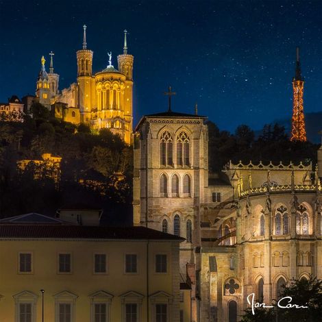 Tableau sur verre cathédrale Saint-Jean de Lyon la nuit 45x45 cm - Impression sur Verre - Image HD imprimée sur Verre - Tableau mural décoratif en verre - Finition Brillante - Fabriqué en France (1/5)