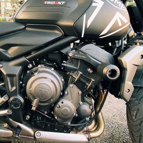 Dieser modifizierte Aufprallschutzball/Aufprallschutz aus Gummi ist für die Verwendung mit Trident 660 Fahrzeugen geeignet. (1/4)