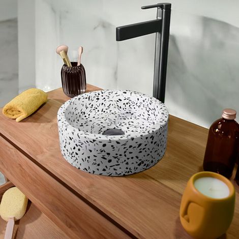 Vasque à poser en terrazzo crème 30x30cm – Forme ronde – Éclats de marbre noir – Percement aux normes européennes – Ocean Line (1/5)